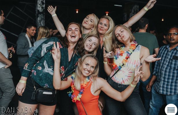 Skip-the-line pub crawl in Tel Aviv