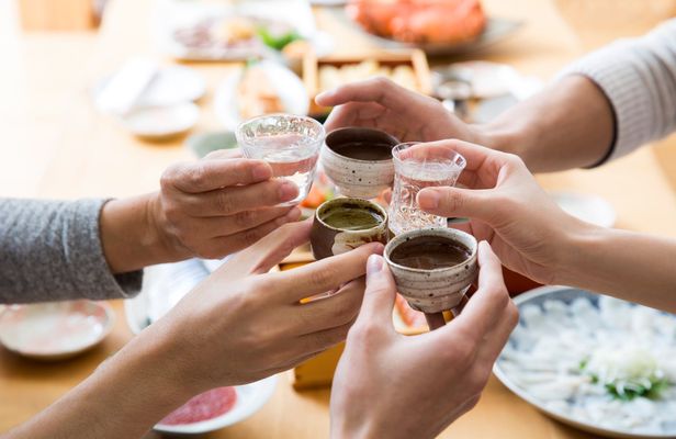 3-hour guided sake tour in Saijo
