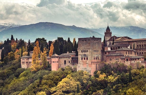 Alhambra and Nasrid Palaces tour from Malaga