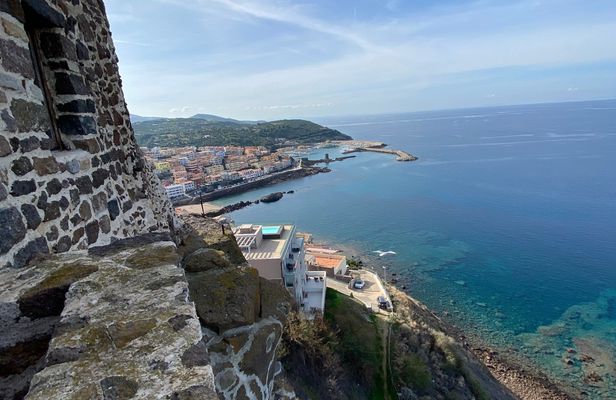 City tour of the medieval village of Castelsardo with tasting