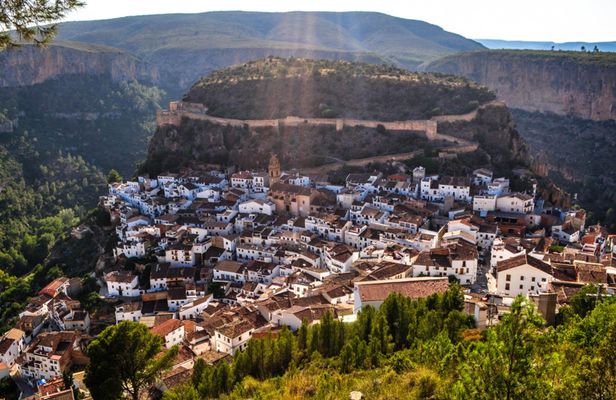 Guided tour of Chulilla and its hanging bridges from Valencia