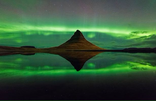 Blue Lagoon admission and Northern Lights guided tour in Reykjavik