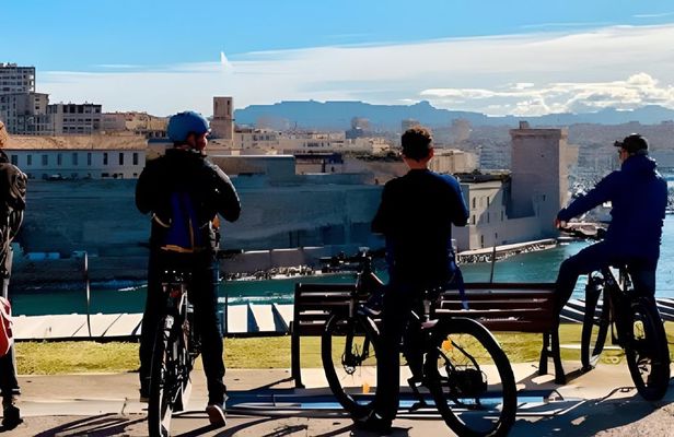 Marseille seaside neighbourhood e-bike tour