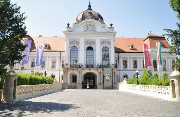 Half-day tour to Princess Sissi's Gödöllő royal palace from Budapest