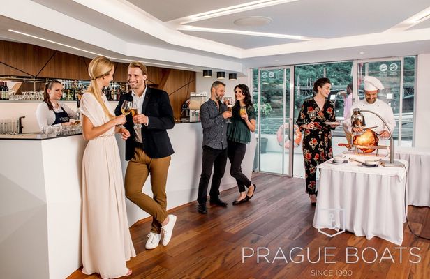 Cruise Tour in Prague with Dinner