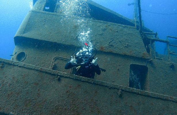Package 1- 10 dives for certified divers in Tenerife