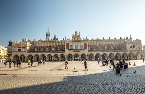Guided E-Scooter tour of Krakow with food tasting