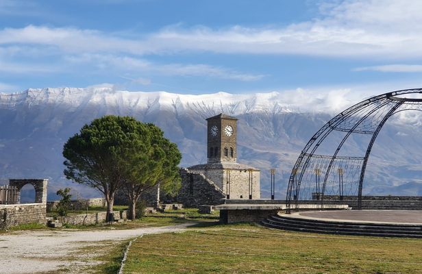 Guided tour of Gjirokaster with transportation