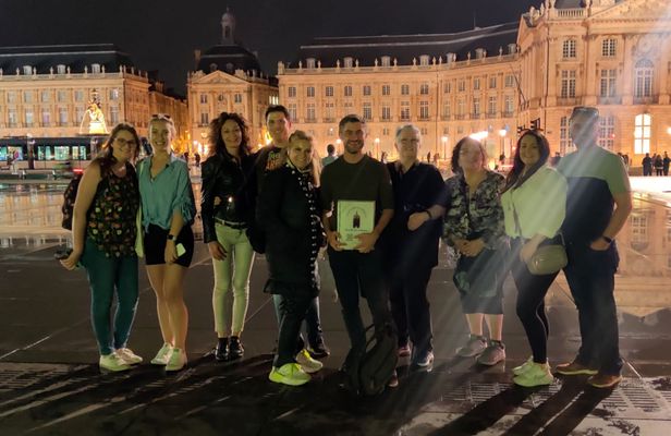 Walking guided tour at Bordeaux by night