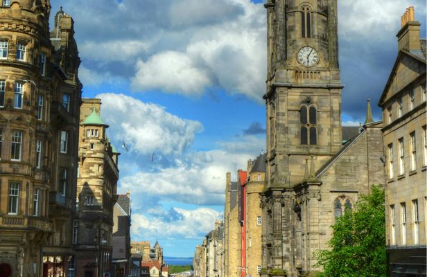 Edinburgh's Historical Gems Tour and a Taste of Scottish Fudge