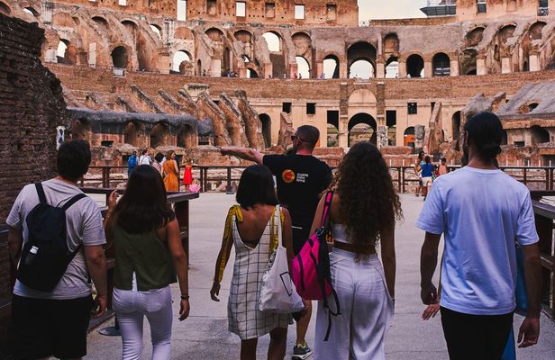VIP Arena small group Colosseum tour with Palatine Hill & Roman Forum