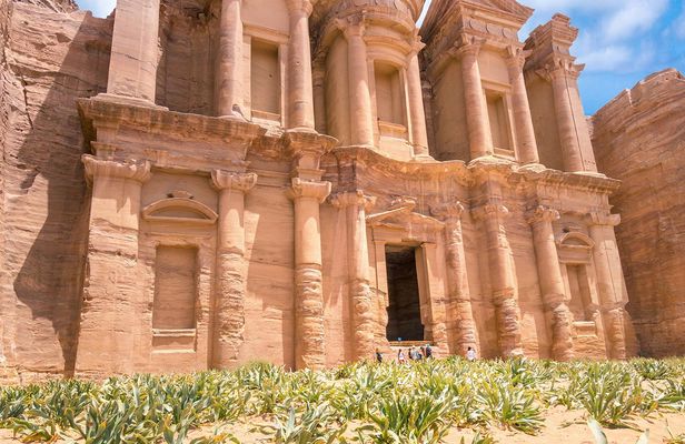Private transfer from Aqaba to Petra