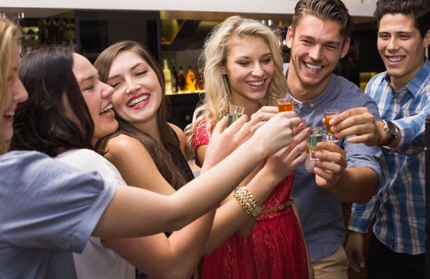 Pub crawl experience in Lisbon "the city that never sleeps"