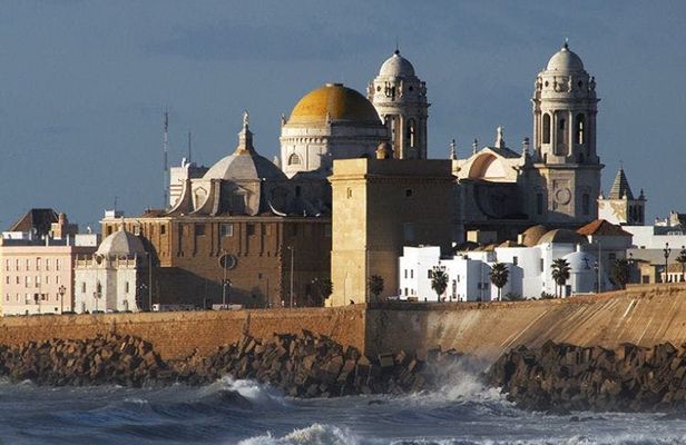 Private day trip to Cadiz from Jerez