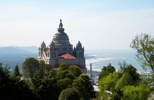 Viana Castelo and Ponte Lima private tour from Porto