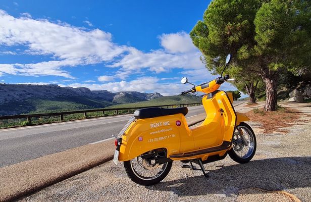 E-Motorbike rental with Virtual Guided Pack and Insurance