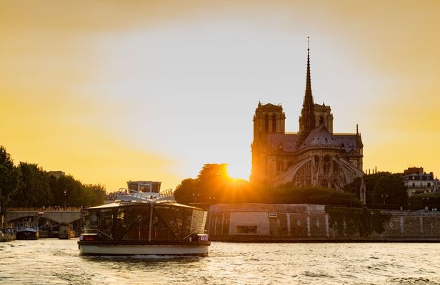 Seine cruise with dinner and live music