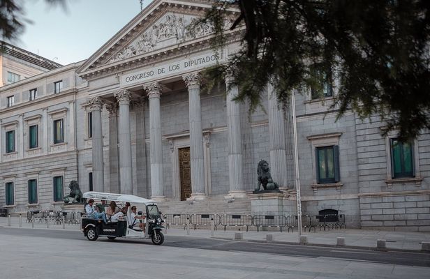 Madrid corners electric tuk-tuk tour
