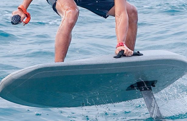 E-foil private surf board lesson in Calheta Beach