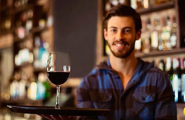 Small-group nightlife tour of Athens with wine tasting