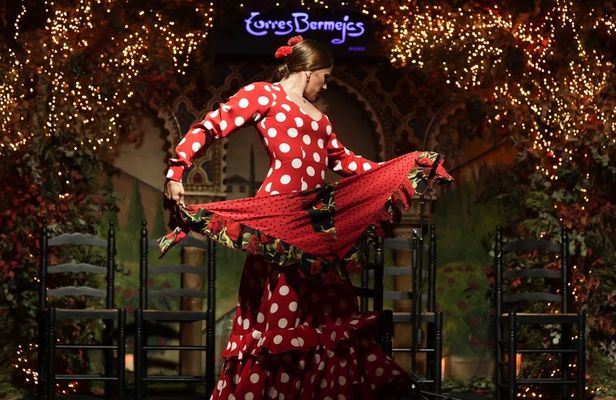 Royal Palace of Madrid guided tour and Tablao Torres Bermejas flamenco show with tapas