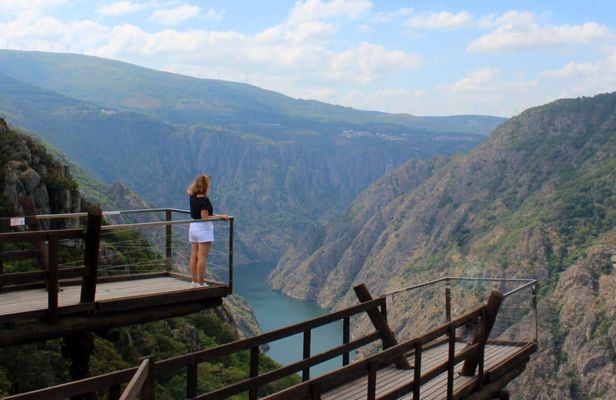 Ribeira Sacra guided tour with cruise from Santiago de Compostela
