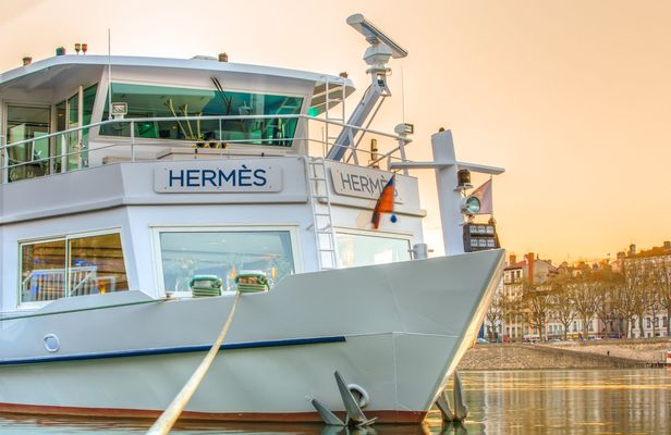 Lyon dinner cruise on the Hermès restaurant boat