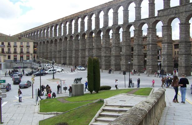 Segovia and Ávila Tour with Lunch and Flamenco Show
