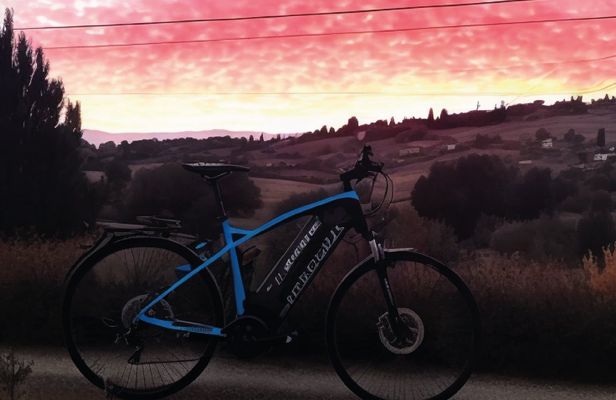 Discovering Chianti sunset e-bike tour with dinner