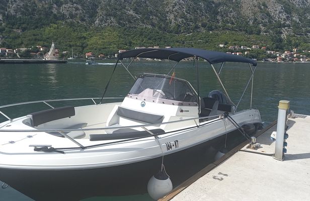 Private boat tour Kotor - Our lady of the rocks-Blue Cave 9 passengers