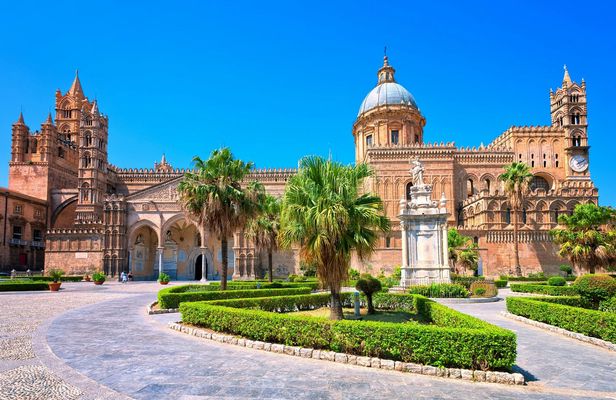 2-hour private walking tour of Palermo