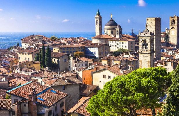 Bergamo private walking tour of the city center and Città Alta