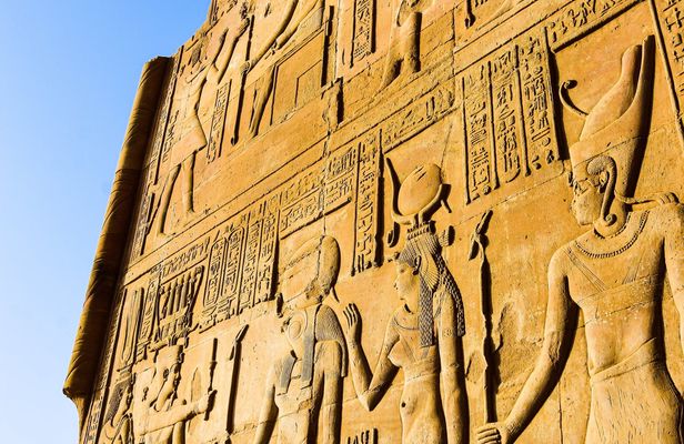 Full-day guided tour of the temples of Edfu and Esna from Luxor