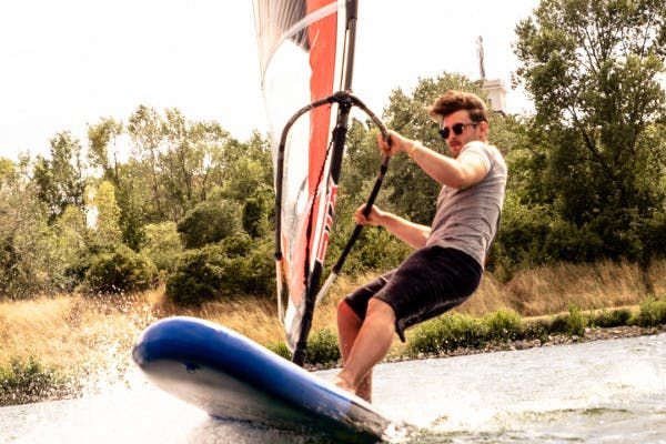 Surfboard rental in Vienna