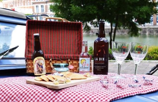 1-hour tour in Lille by Citroën 2CV with tasting