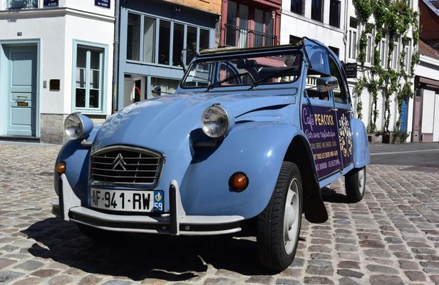 1-hour private tour in Lille by Citroën 2CV