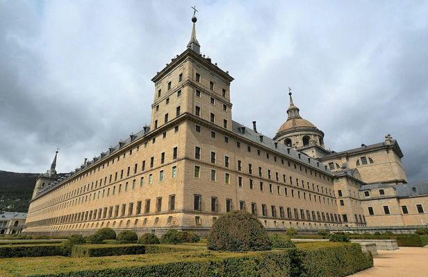 San Lorenzo de El Escorial skip-the-line tickets and guided tour