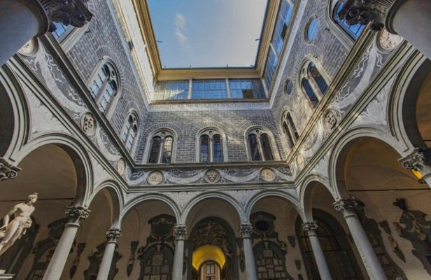 Medicis walking tour in Florence