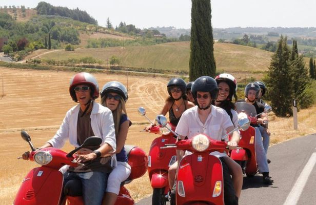 Full-day Vespa tour in the Chianti area from Siena