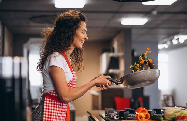 Small-group cooking class with professional chef at Ftelos brewery