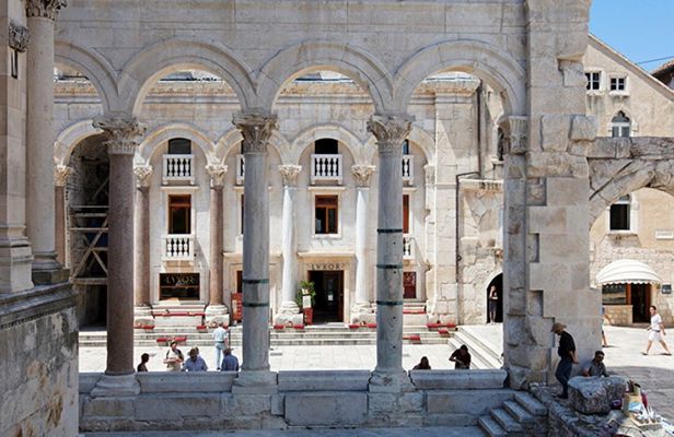 Split old city and Diocletian's Palace early bird walking tour