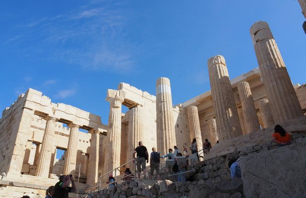 Early access to the Acropolis and Acropolis Museum walking tour