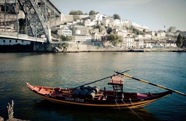 Half-day guided tour of Porto with 6 bridges' cruise and wine tasting
