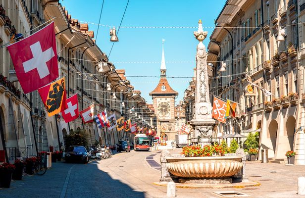1-hour walking tour of Bern with a local