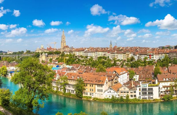Top photo spots of Bern walking tour with a local