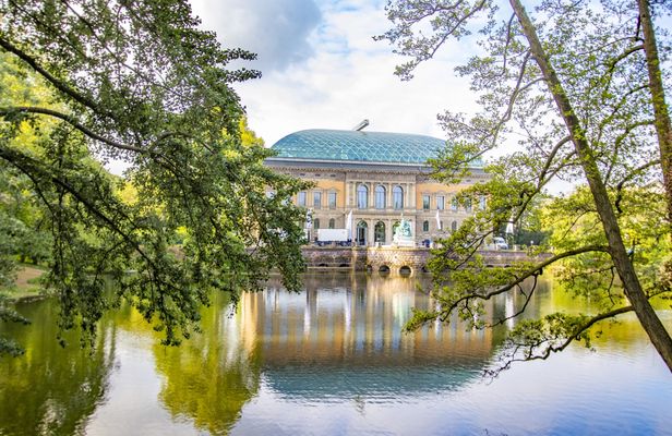 Düsseldorf's top photogenic spots tour with a local guide