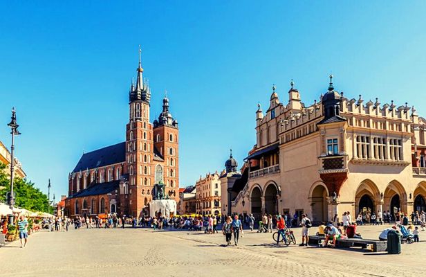 Day tour to Kraków and Auschwitz-Birkenau by train from Warsaw