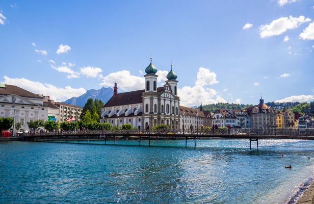 1-hour walking tour of Lucerne with a local