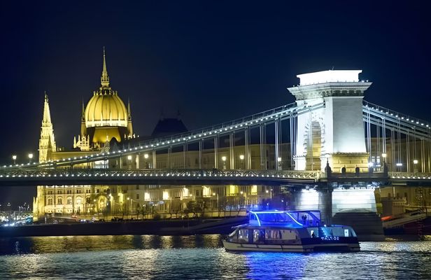 Danube cocktail and live folklore cruise