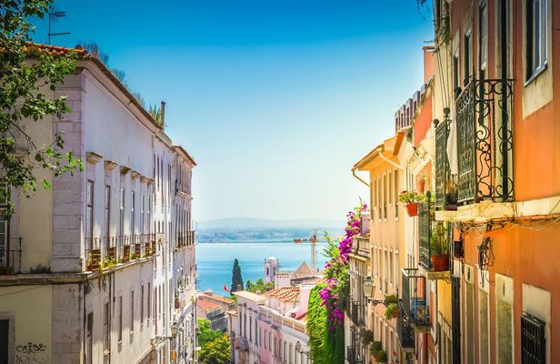 Lisbon Full-Day City Tour and Shopping from Algarve